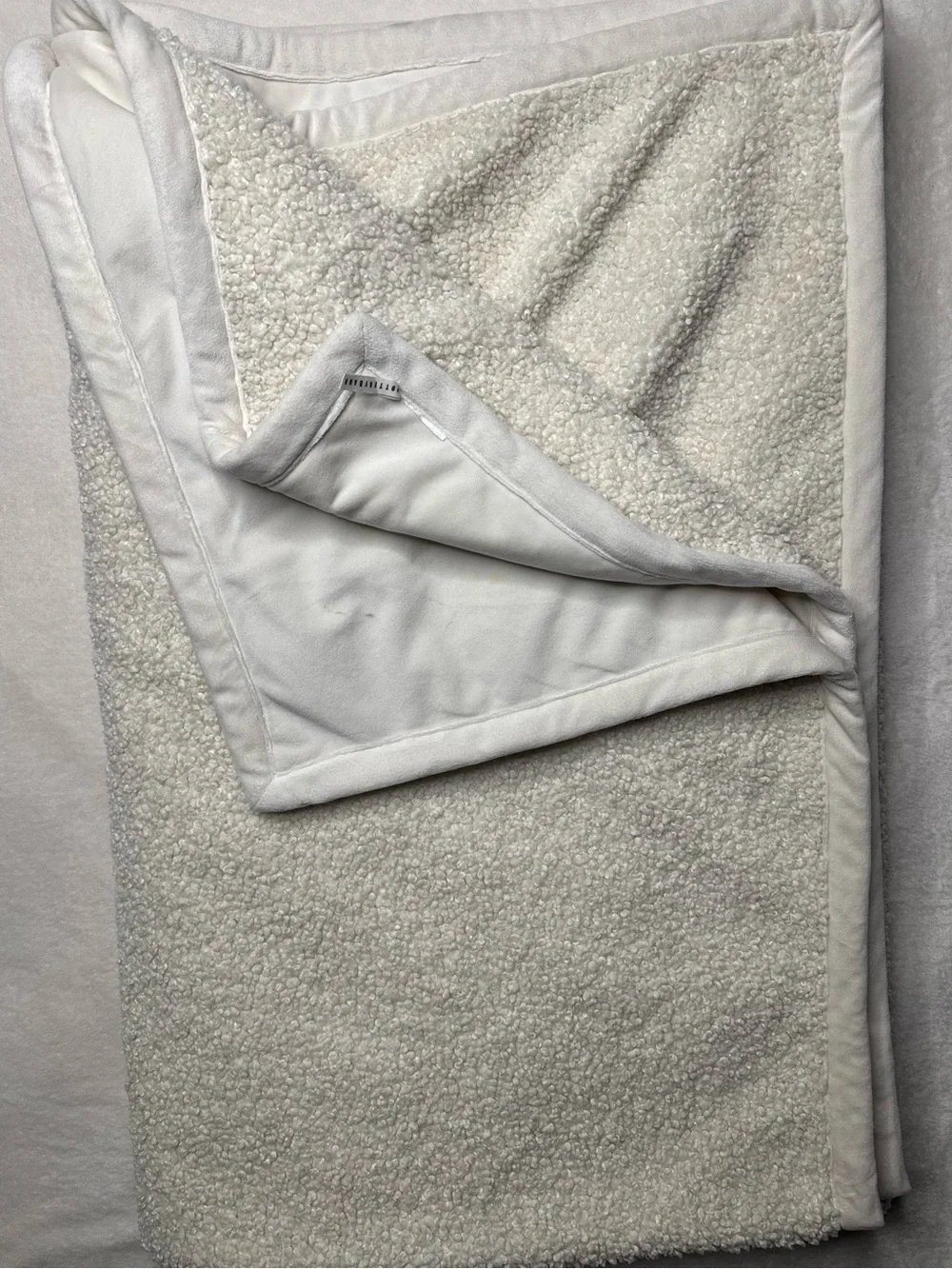 Pottery Barn Cozy Teddy Faux Fur Throw White Sherpa Soft Creamy White 60 x 80”